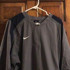 NWT NIKE. Stay dry and cool with this light jacket